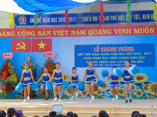  Một số hình ảnh lễ đón nhận giấy chứng nhận kiểm định chất lượng giáo dục năm học 2014-2015